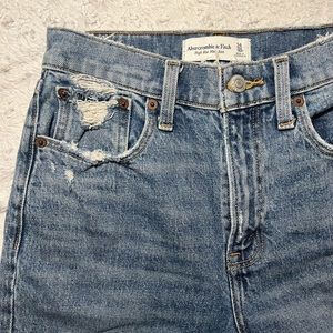 Abercrombie - Distressed jeans